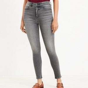 Curvy High Rise Sculpt Jeggings in Light Grey Wash | LOFT